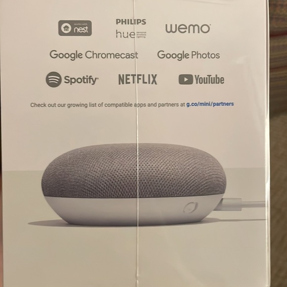 Google Home Mini - Picture 2 of 4
